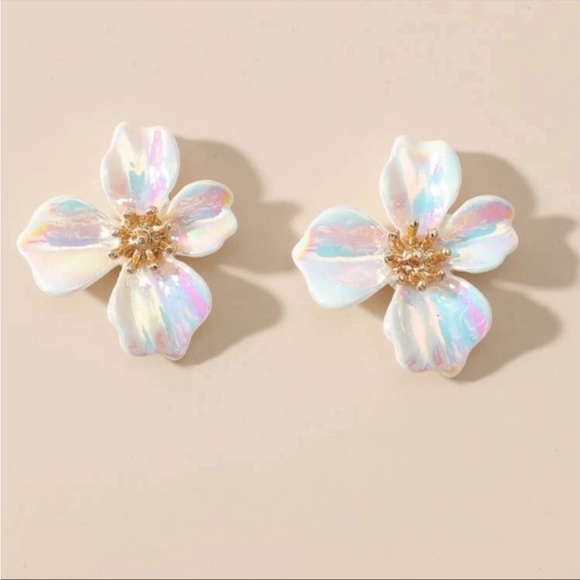 Last! 🆕 Anthro acrylic floral iridescent studs - Picture 5 of 5